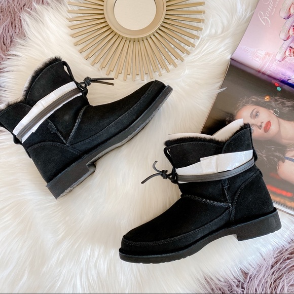 UGG Esther Bootie - Picture 4 of 8